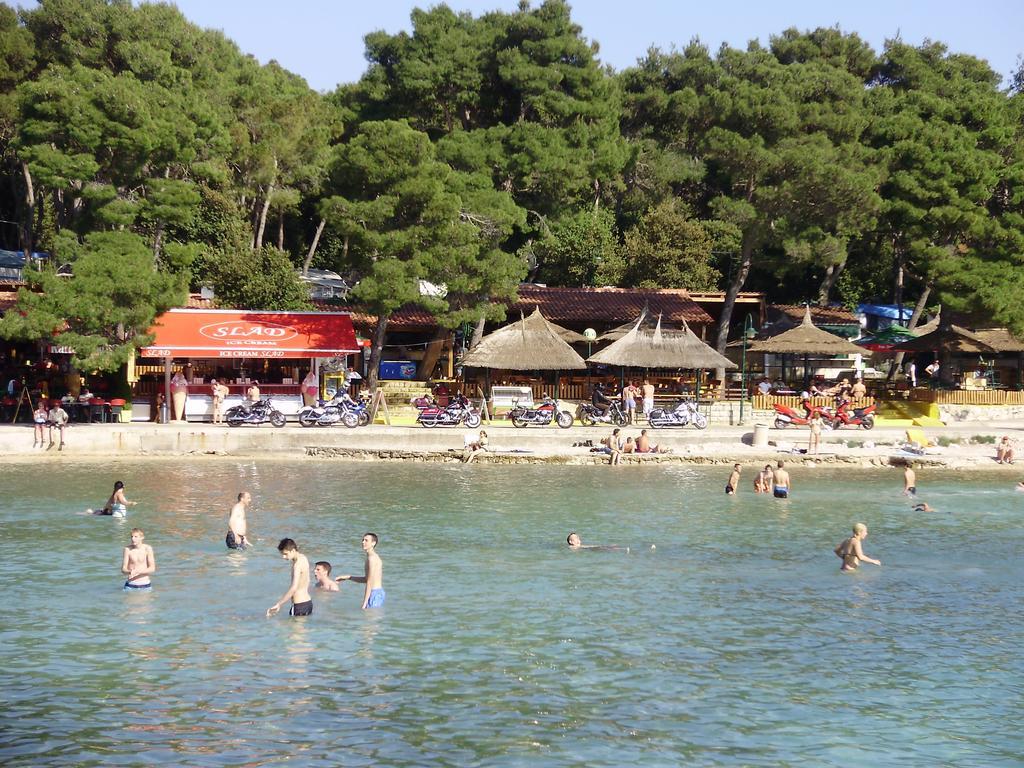 Apartments Batarilo Biograd Na Moru Buitenkant foto