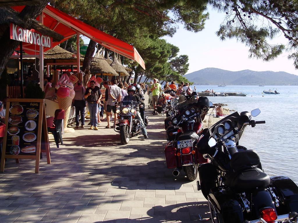 Apartments Batarilo Biograd Na Moru Buitenkant foto