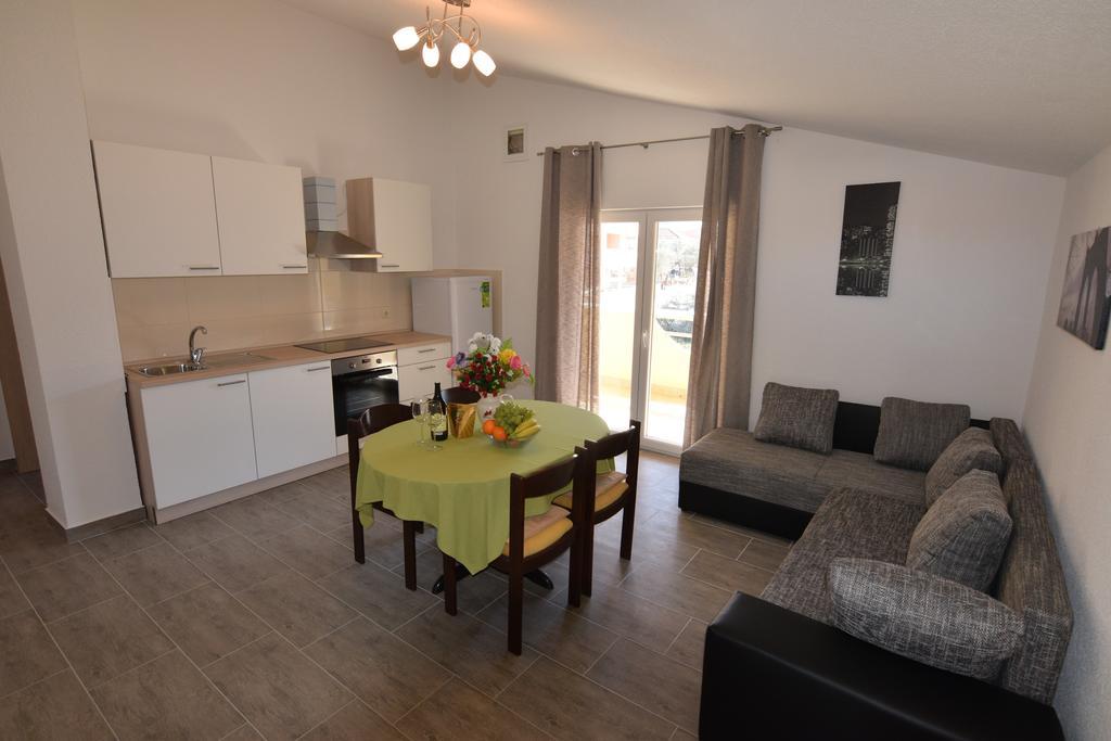 Apartments Batarilo Biograd Na Moru Buitenkant foto