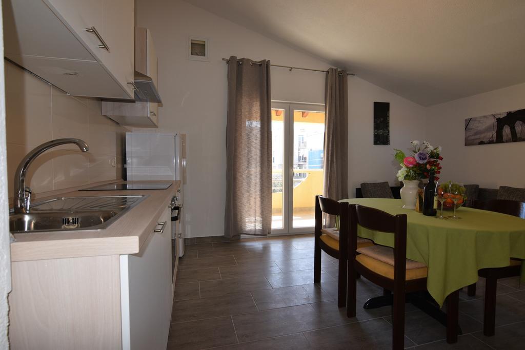 Apartments Batarilo Biograd Na Moru Buitenkant foto