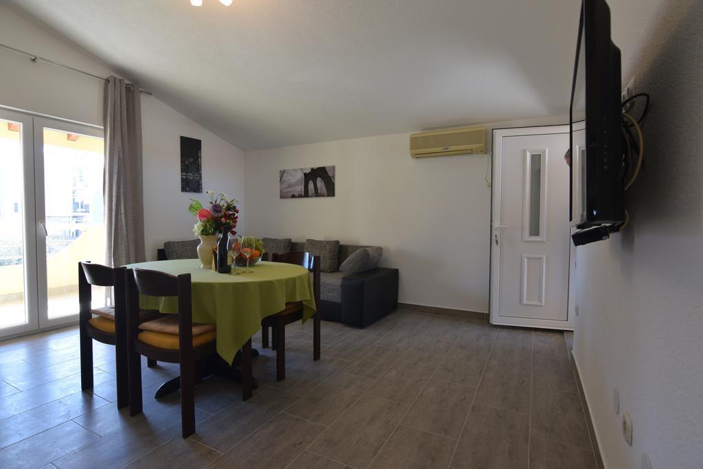 Apartments Batarilo Biograd Na Moru Buitenkant foto