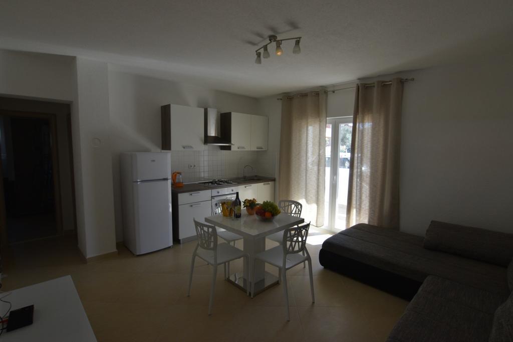 Apartments Batarilo Biograd Na Moru Buitenkant foto