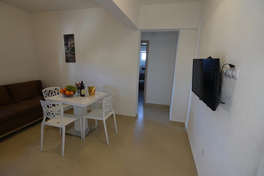 Apartments Batarilo Biograd Na Moru Buitenkant foto