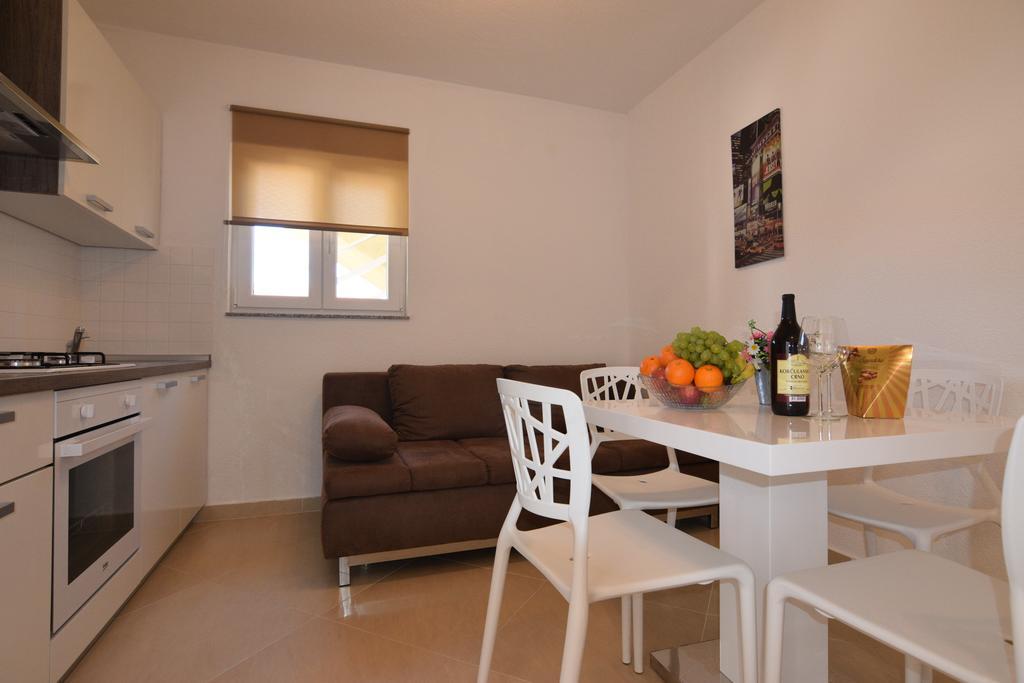 Apartments Batarilo Biograd Na Moru Buitenkant foto