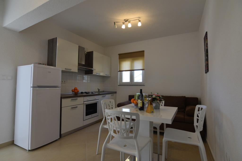 Apartments Batarilo Biograd Na Moru Buitenkant foto
