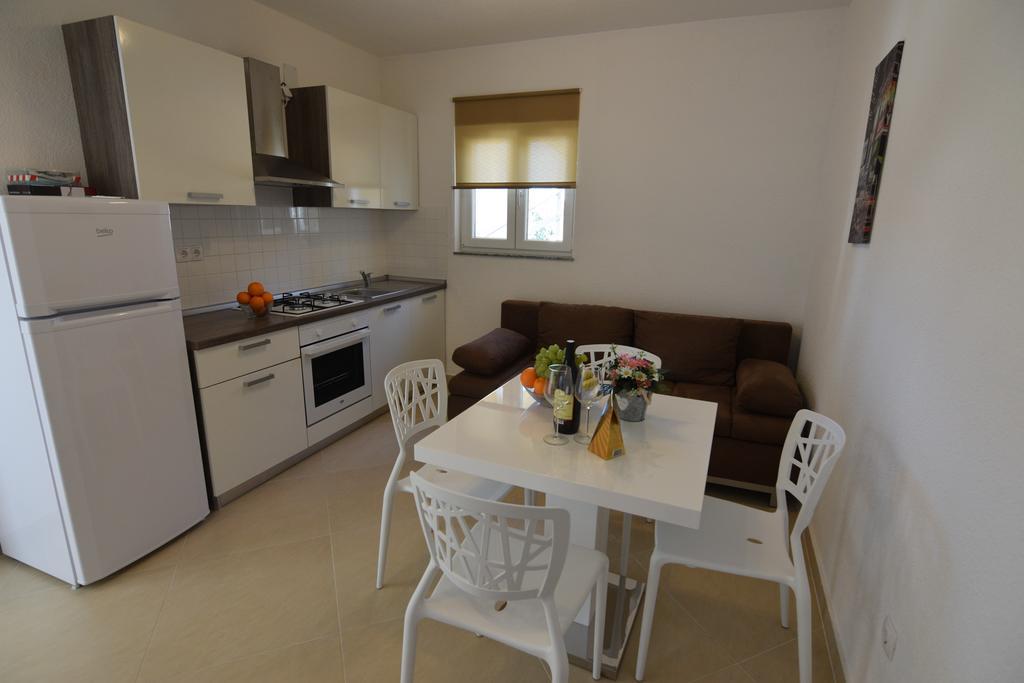 Apartments Batarilo Biograd Na Moru Buitenkant foto