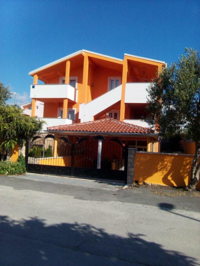 Apartments Batarilo Biograd Na Moru Buitenkant foto